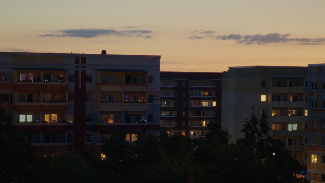 FASSADEN_Still_09_rotzfrech_cinema_web